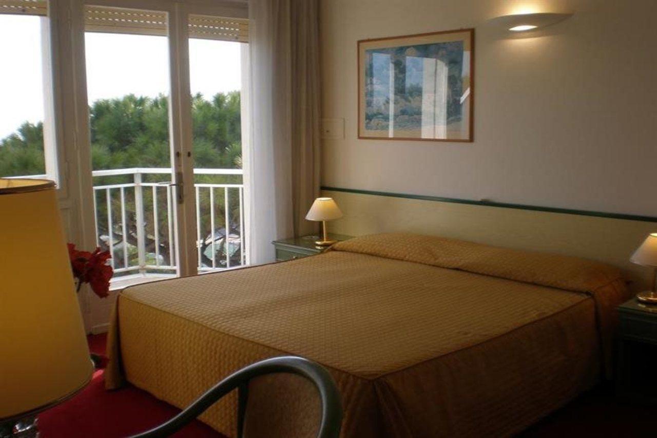 Hotel Majestic Lido di Jesolo Esterno foto