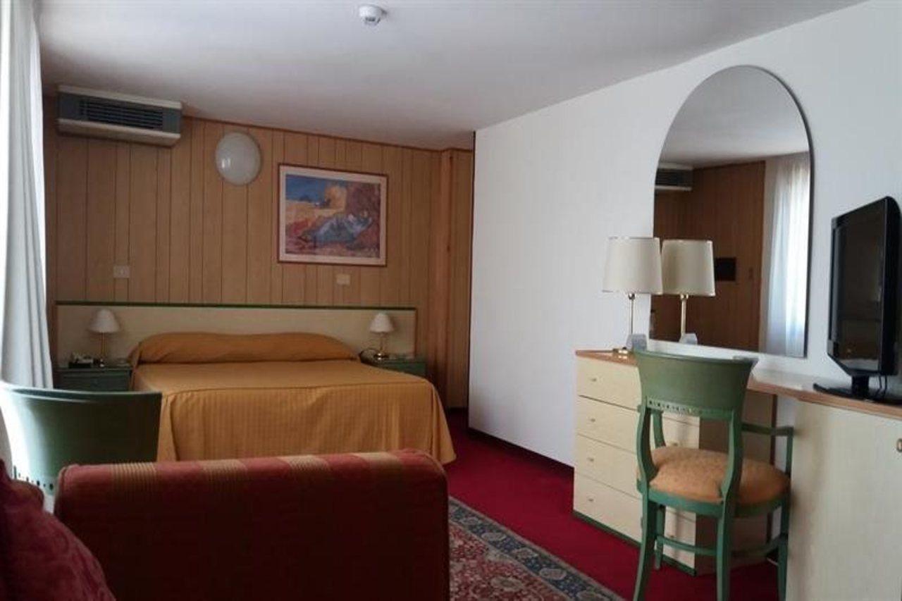 Hotel Majestic Lido di Jesolo Esterno foto