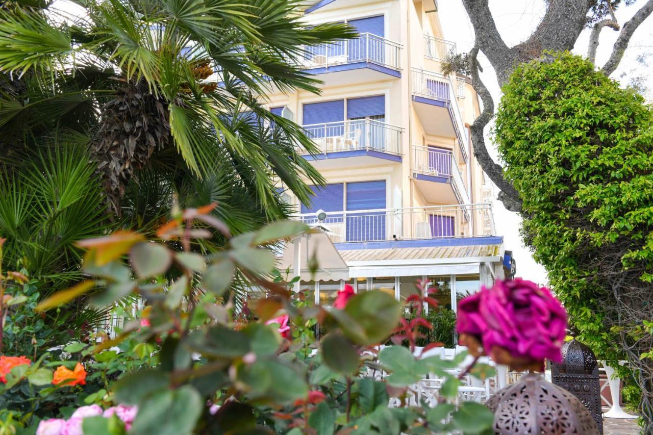 Hotel Majestic Lido di Jesolo Esterno foto