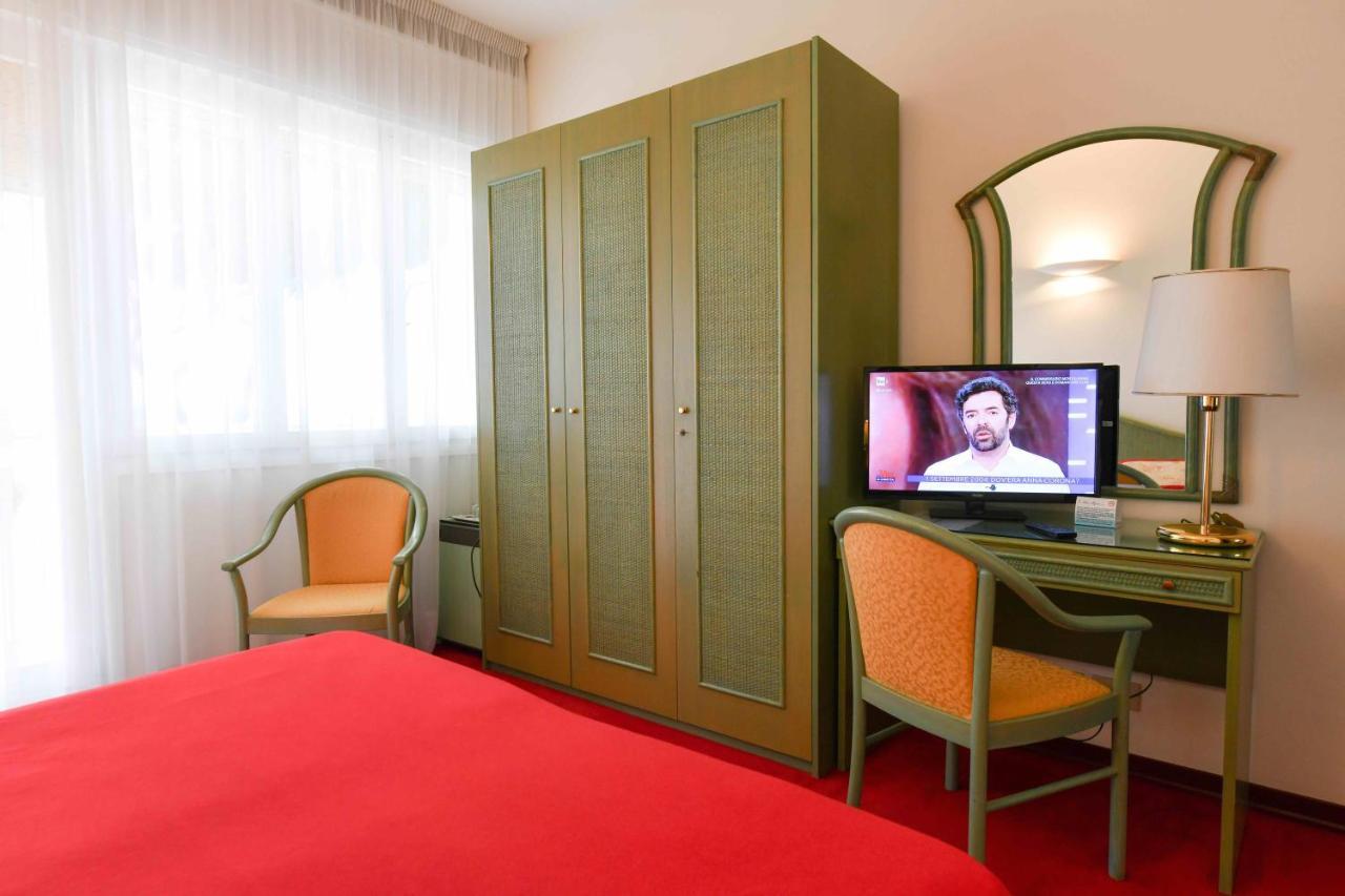 Hotel Majestic Lido di Jesolo Esterno foto