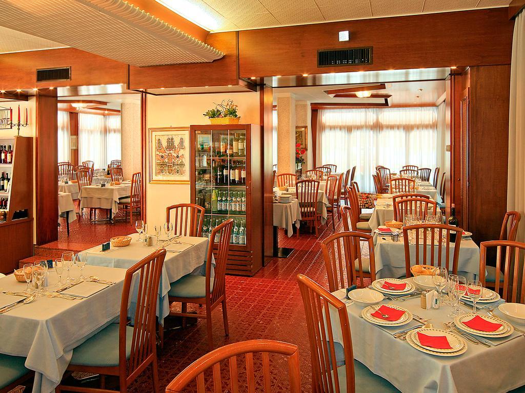 Hotel Majestic Lido di Jesolo Esterno foto