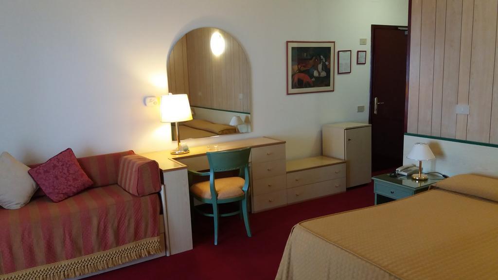 Hotel Majestic Lido di Jesolo Esterno foto