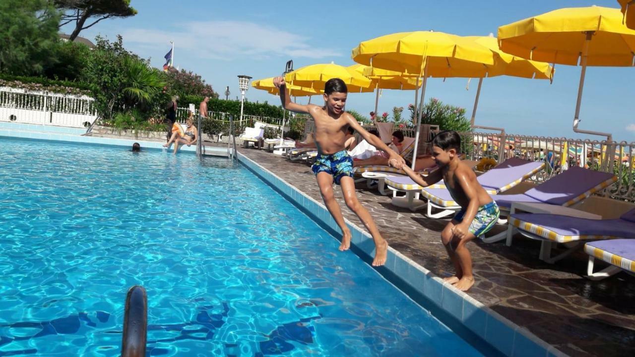 Hotel Majestic Lido di Jesolo Esterno foto